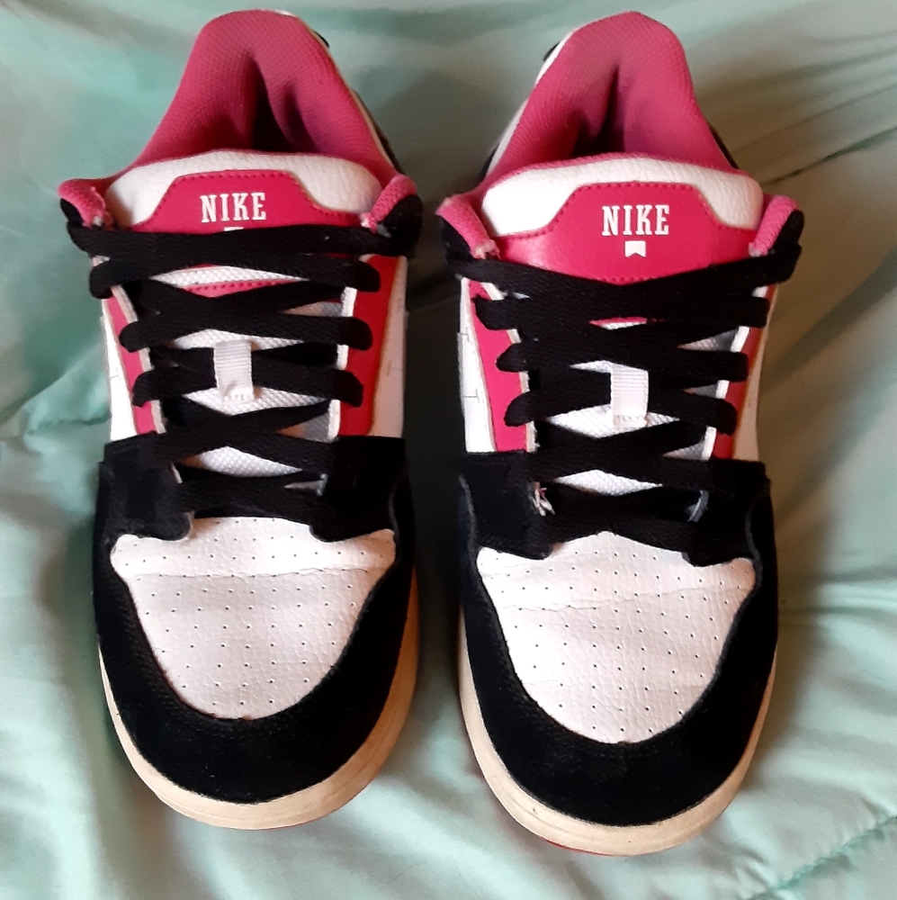 Girls Size 7y Nike Sneakers